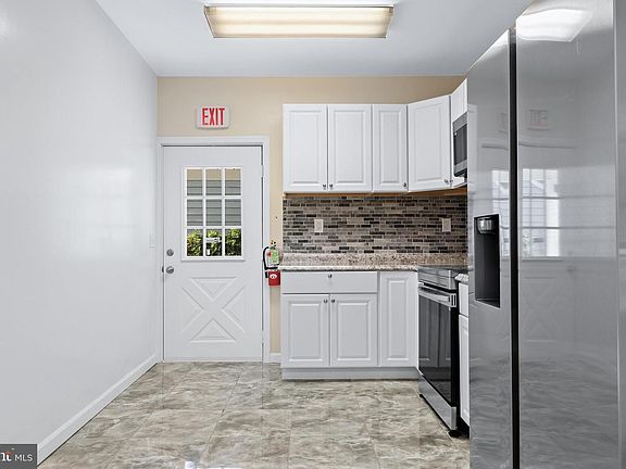 4th image of 1021 E Chestnut Ave
