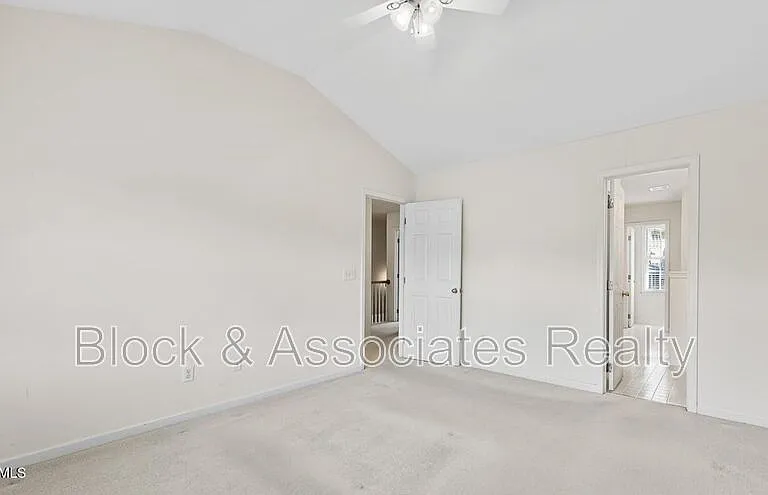 304 Nottinghill Walk — Photo 13