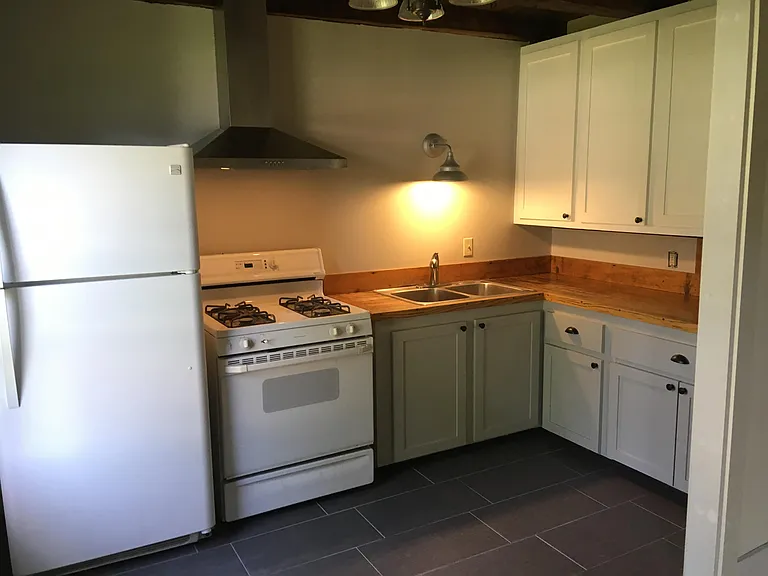 38 Sunset St — Photo 4