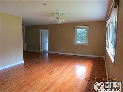3rd image of 837 Brookwood Dr