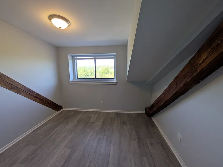 Franklin School Lofts — Photo 4