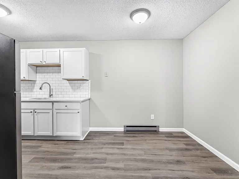 Walnut Woods Apartments — Photo 42