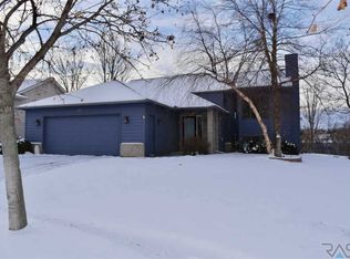 422 N Linwood Ct, Sioux Falls, SD 57103