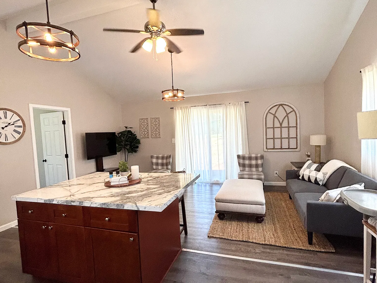 2 bed, 850 sqft, $2,800 — Photo 1