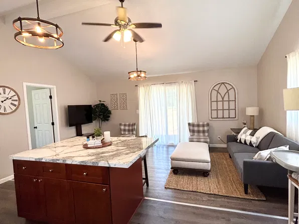 1424 Piiholo Rd, Makawao, HI 96768