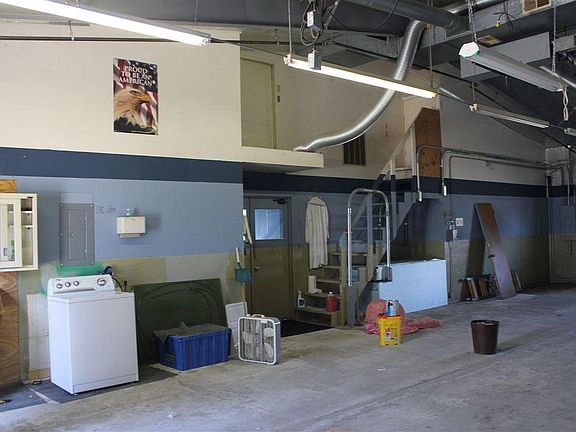 5th image of 618 E Main St