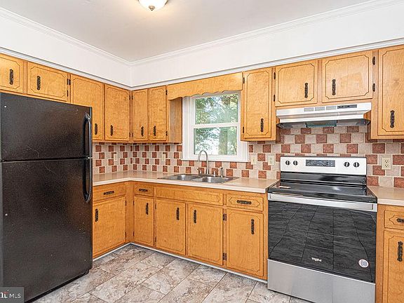 5th image of 308 Glen Oak Cir