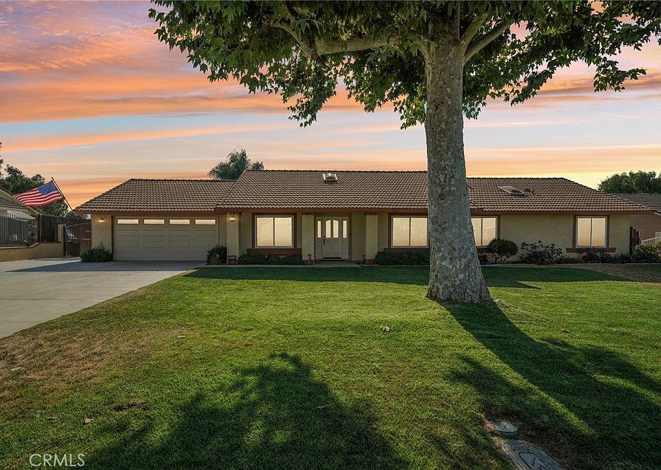 1st image of 21273 Macarthur Dr