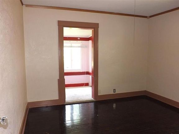 3rd image of 3508 Wood Ave