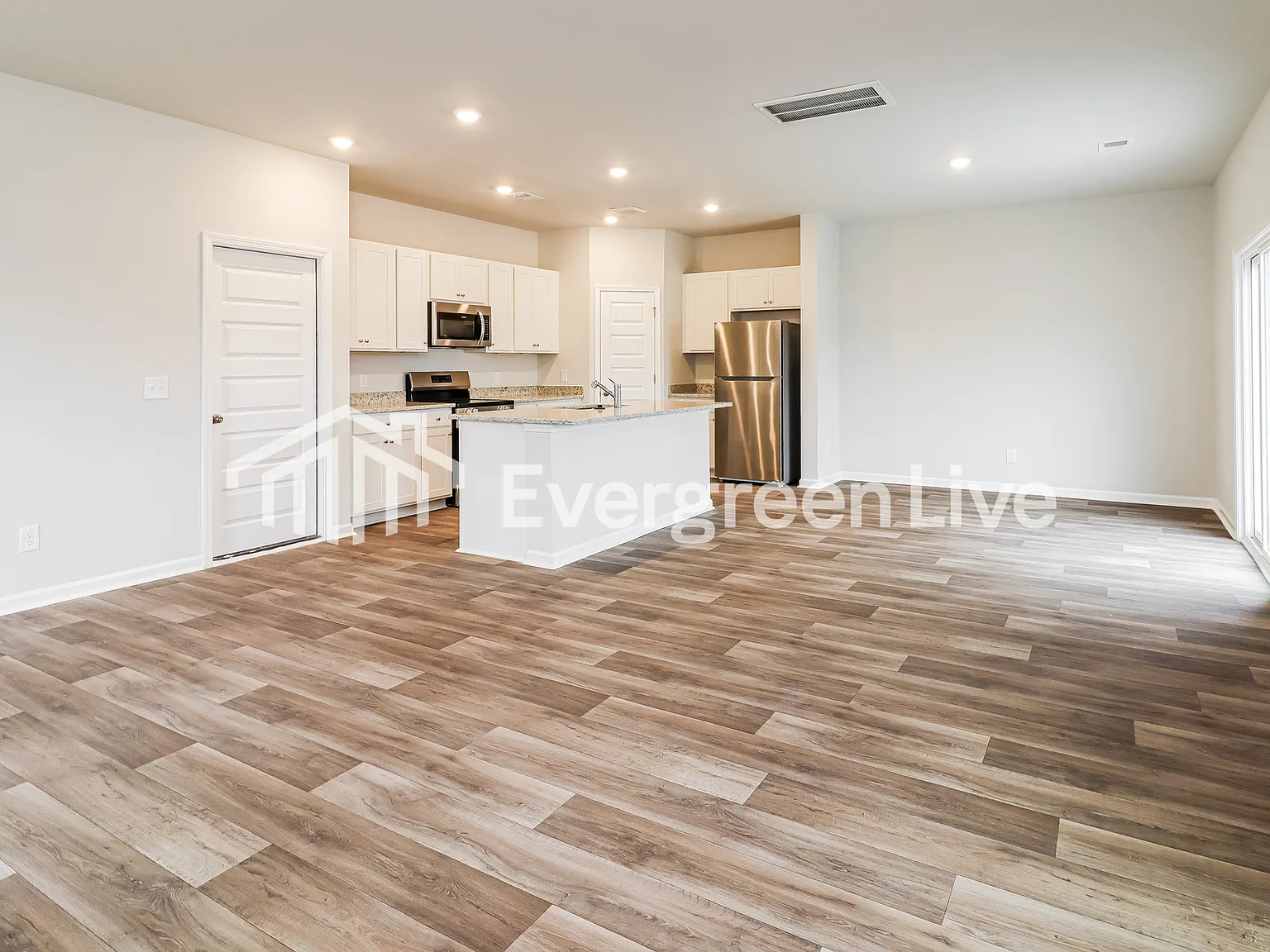 4 bed, 2.5 bath, 1853 sqft, $2,195 — Photo 3