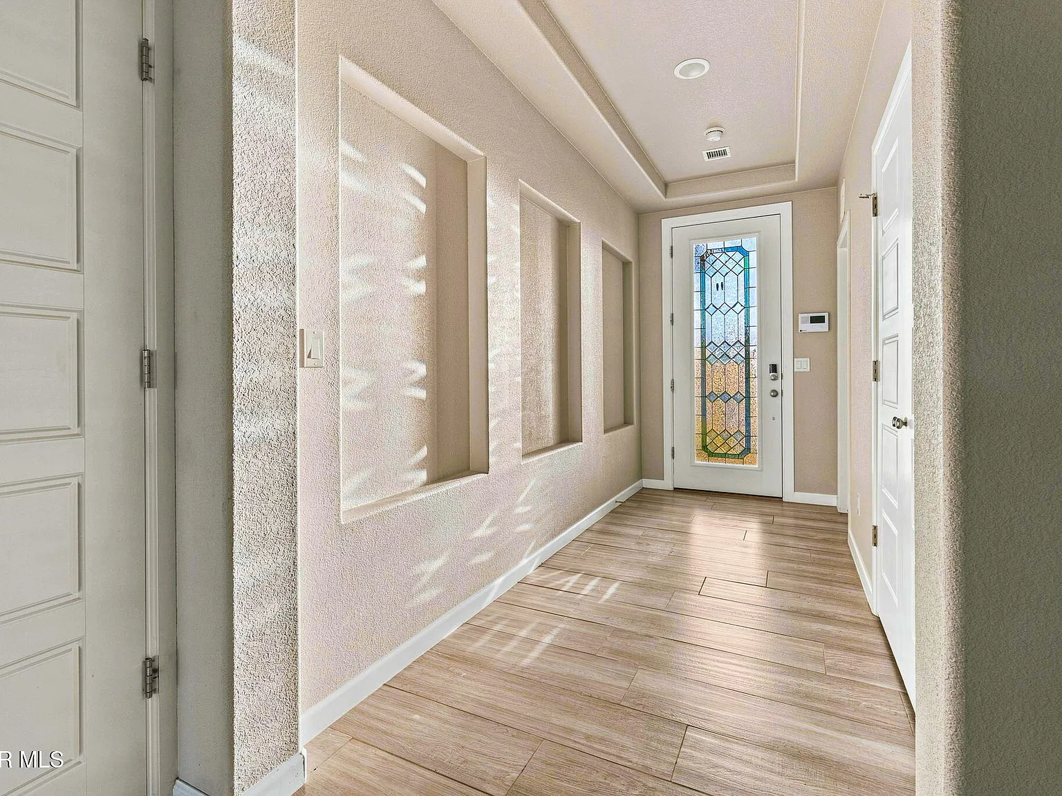 4 bed, 2.0 bath, 1829 sqft, $2,150 — Photo 3