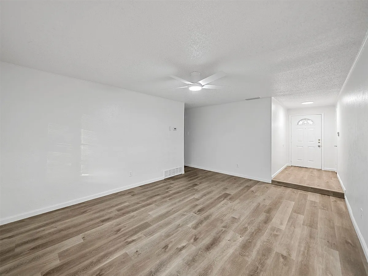 Building Photo - 3633 Edgewood Dr