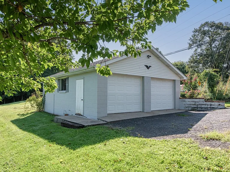 1231 Crume Rd — Photo 48