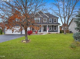 2121 Iroquois Ln, Yorkville, IL 60560