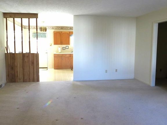4th image of 178 Woodcrest Ln