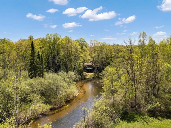 2899 River Bnd, Traverse City, MI 49696