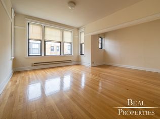 727 W Barry Ave #A1, Chicago, IL 60657