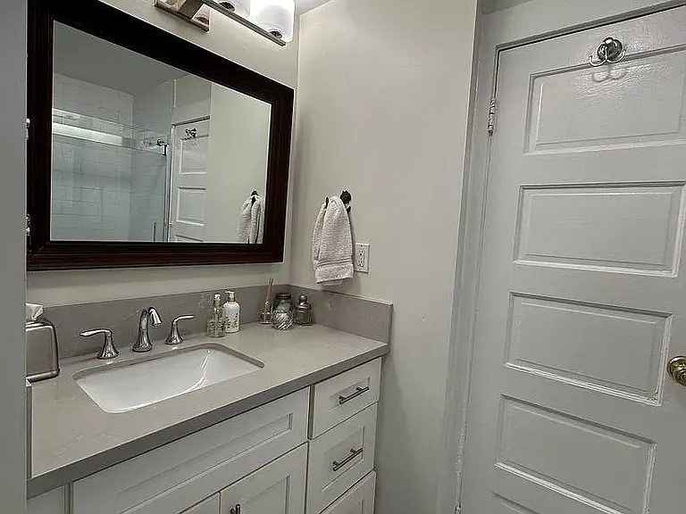 4956 Clinton St — Photo 21