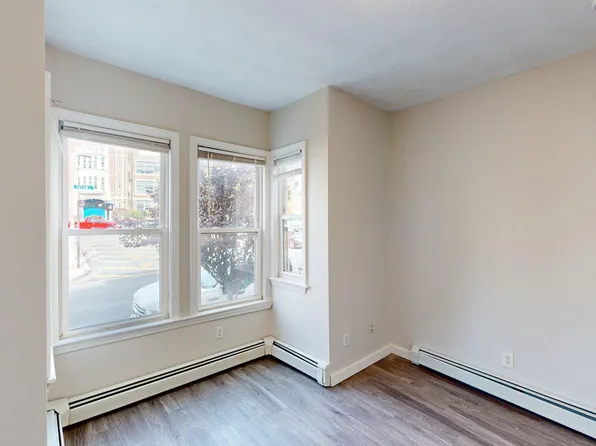 129 Eutaw St #3, Boston, MA 02128