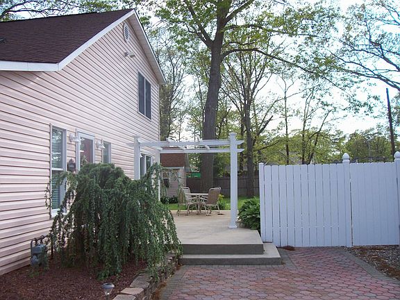 patio w/ pergola