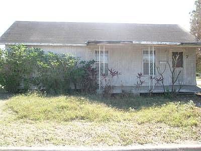 2nd image of 715 E 6th St