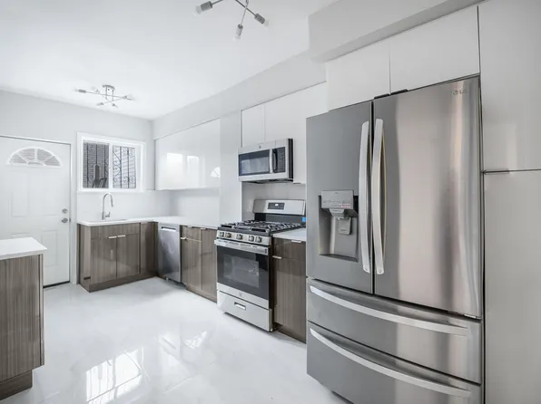 3099 Brighton 1st Place image 4 of 21