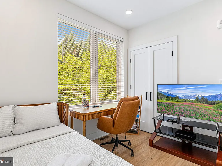 1307 Longfellow St NW #7 — Photo 20