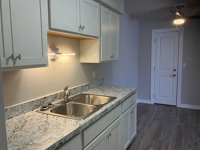 611 N Harrison St — Photo 6
