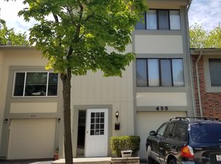 498 Canterbury Trl, Roselle, IL 60172