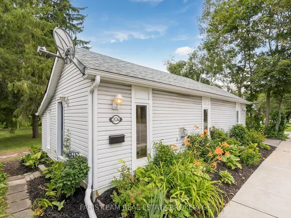 204 Cox Mill Rd, Barrie, ON L4N 4G5
