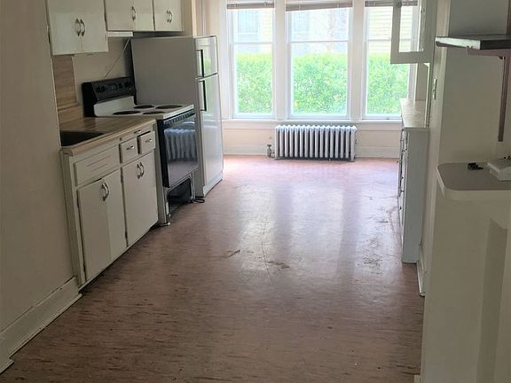 4th image of 816 E Grand Ave APT 1