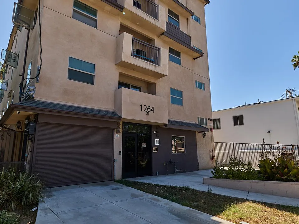 1264 W Adams Blvd #4