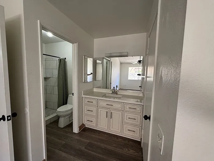 1618 E Sandra Ter — Photo 13