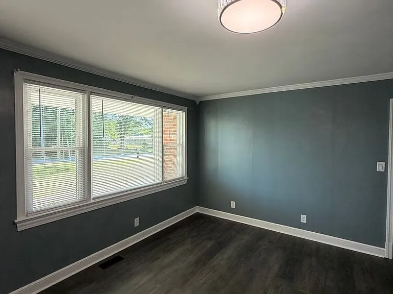 1900 Westover Dr — Photo 2