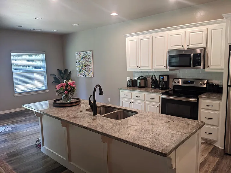 3400 Lyric St — Photo 6