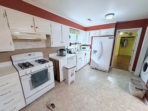 5th image of 2206 Grandview St