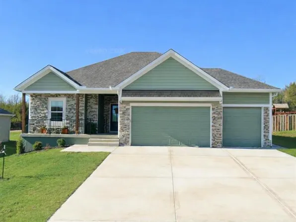 2716 Stone Creek Ave, Tonganoxie, KS 66086