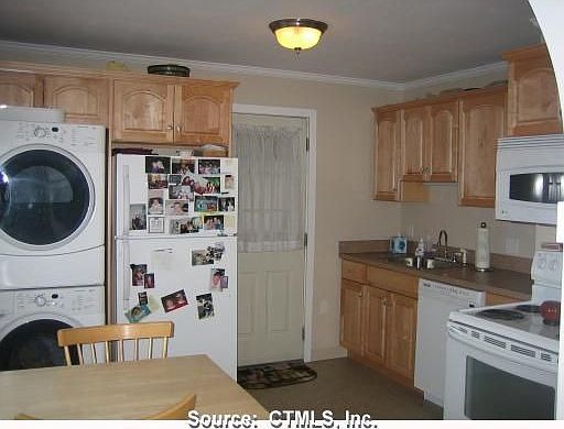 3rd image of 62 Hockanum Dr