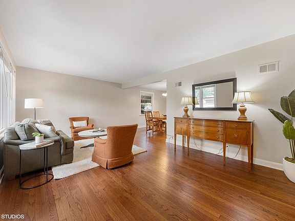 4th image of 2256 Sunnyside Ave