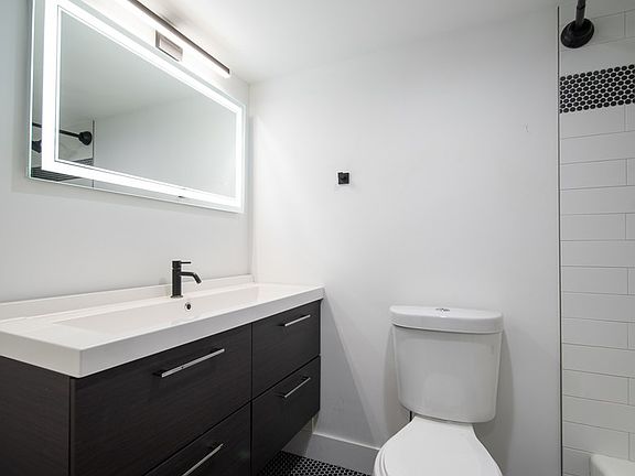 3rd image of 2400 N Lakeview Ave APT 1117