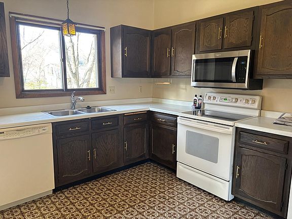 4th image of 13204 Parkwood Dr
