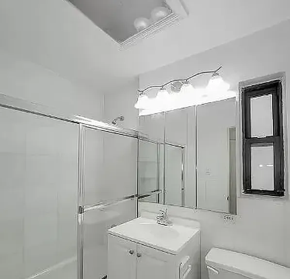 241 E 46th St #2-C — Photo 4