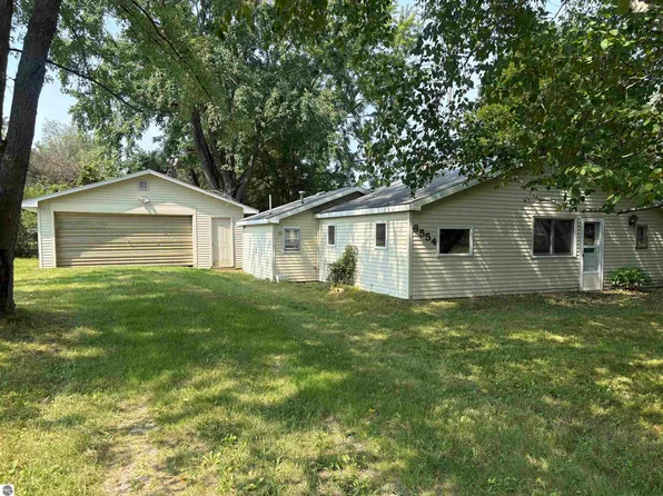6554 Bear Lake Dr, Lake, MI 48632