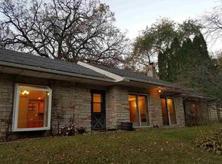 562 Wolverine Ln, Dixon, IL 61021