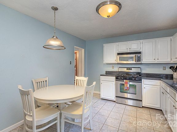 5th image of 4409 Meadow Ln