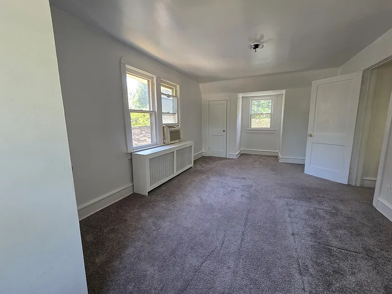748 Mount Vernon Ave — Photo 2