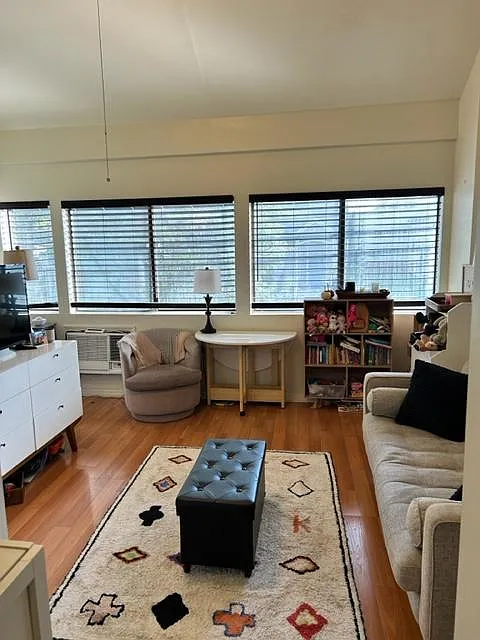 1 bed, 400 sqft, $1,995 — Photo 2