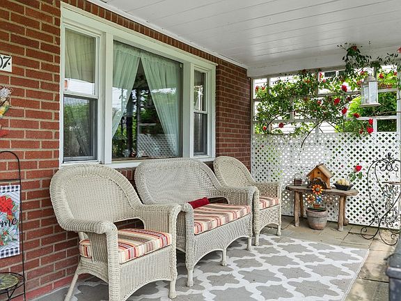 2nd image of 2807 Crescent Dr
