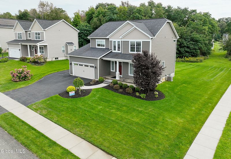 2nd image of 6 Wyatts Circle