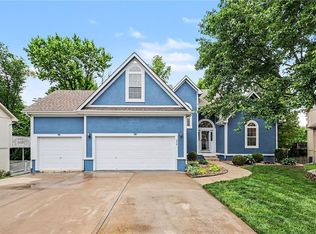 524 NE Garnet Ln, Lees Summit, MO 64064